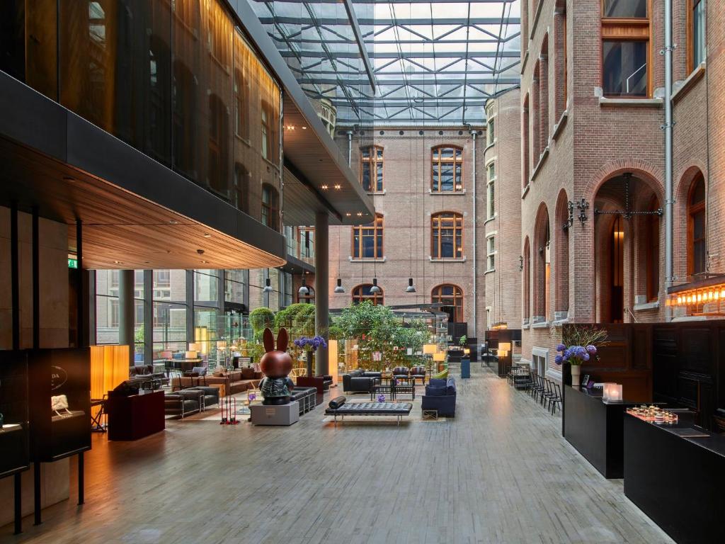 Lobby, Conservatorium Hotel in Amsterdam