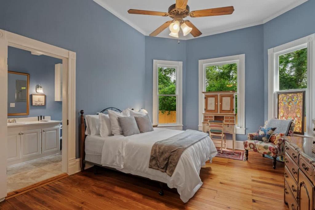 Spacious, Soulful Southern Stay, Hattiesburg