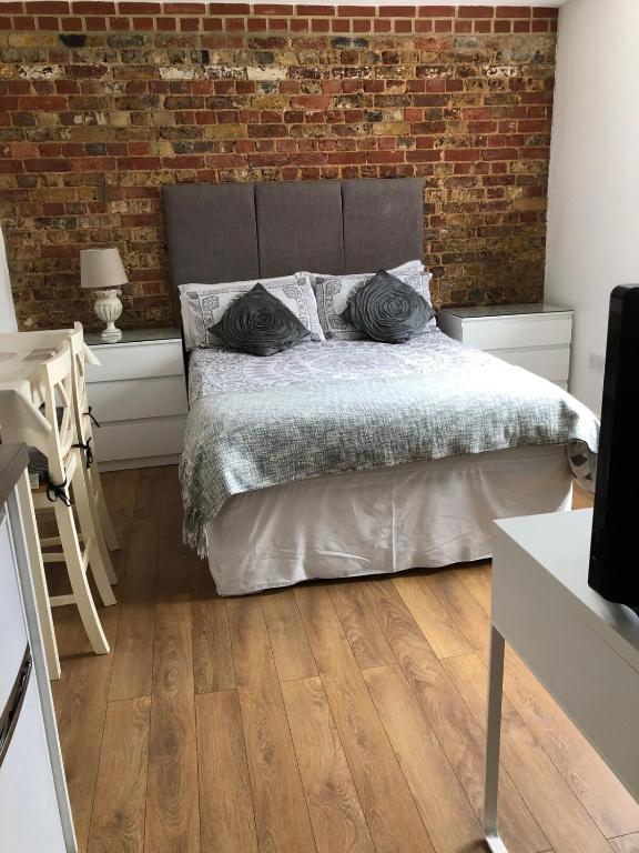 Stunning Studio1, Banstead with free off st parking, Banstead
