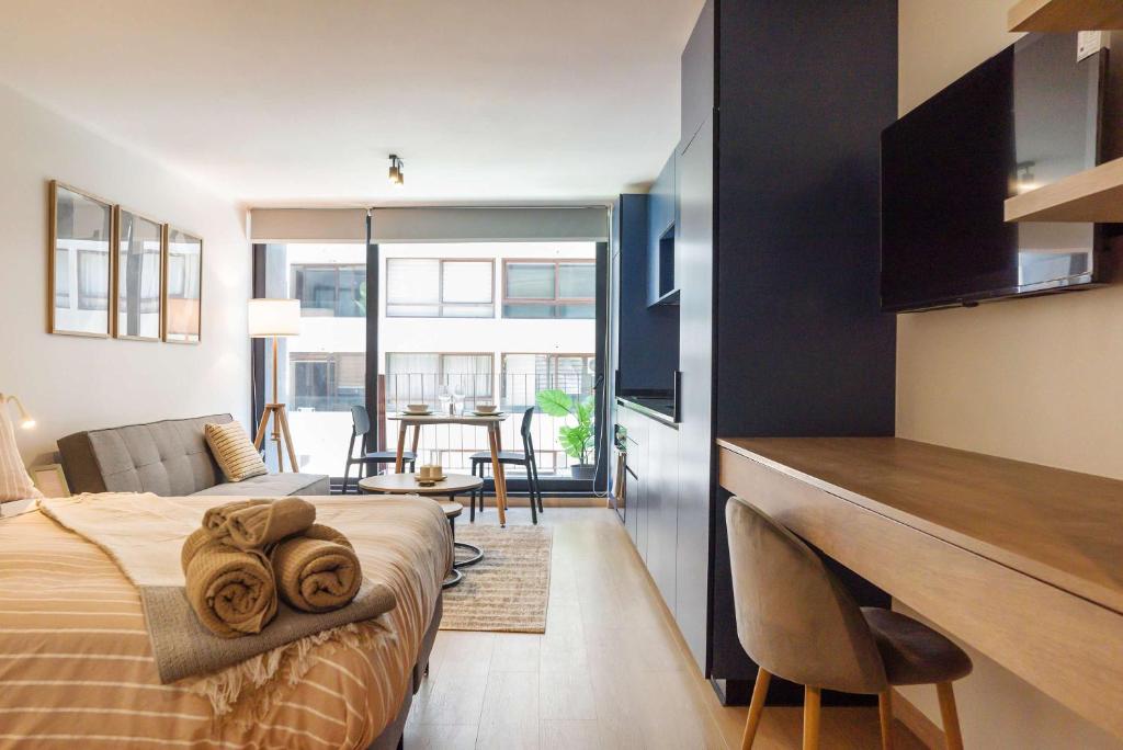 Chic Studio Retreat For 3 In Vibrant Las Condes - 2