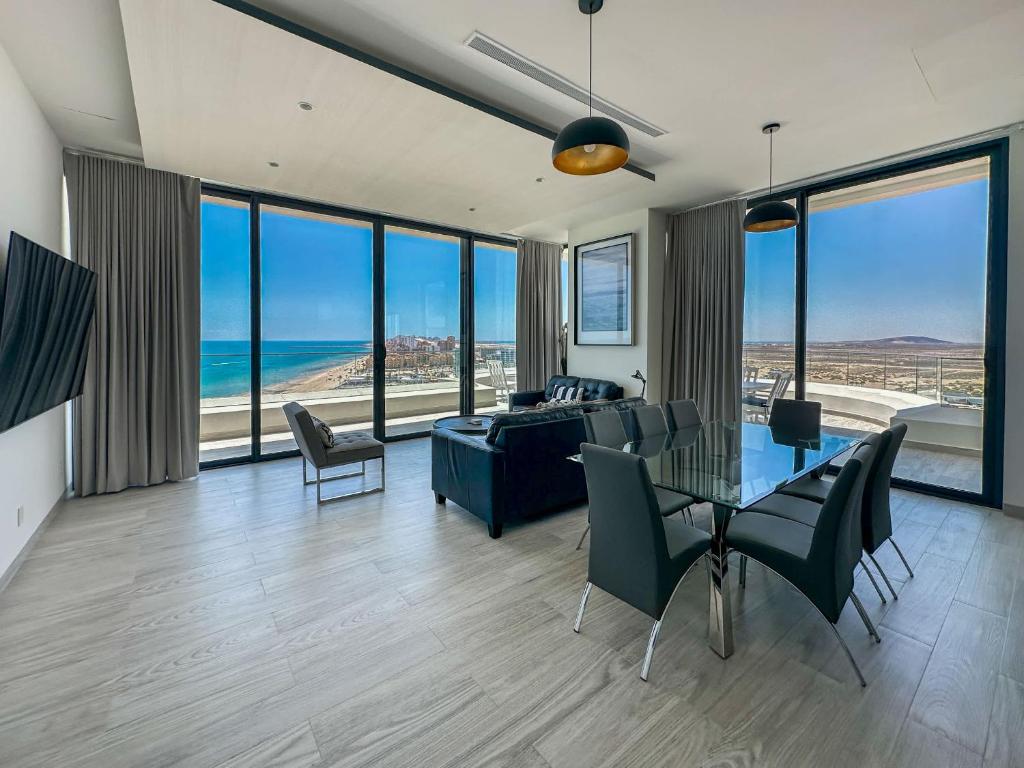 Waves & Views Luxury 3BR Oceanfront Condo - 3