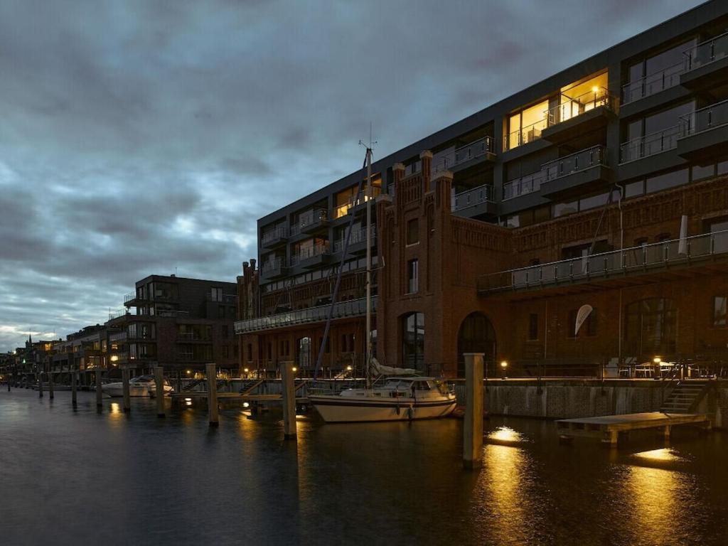 Penthouse Storage 60, Emden