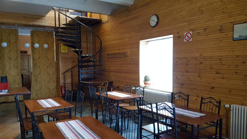 Restaurant, Konse Motel and Caravan Camping in Parnu