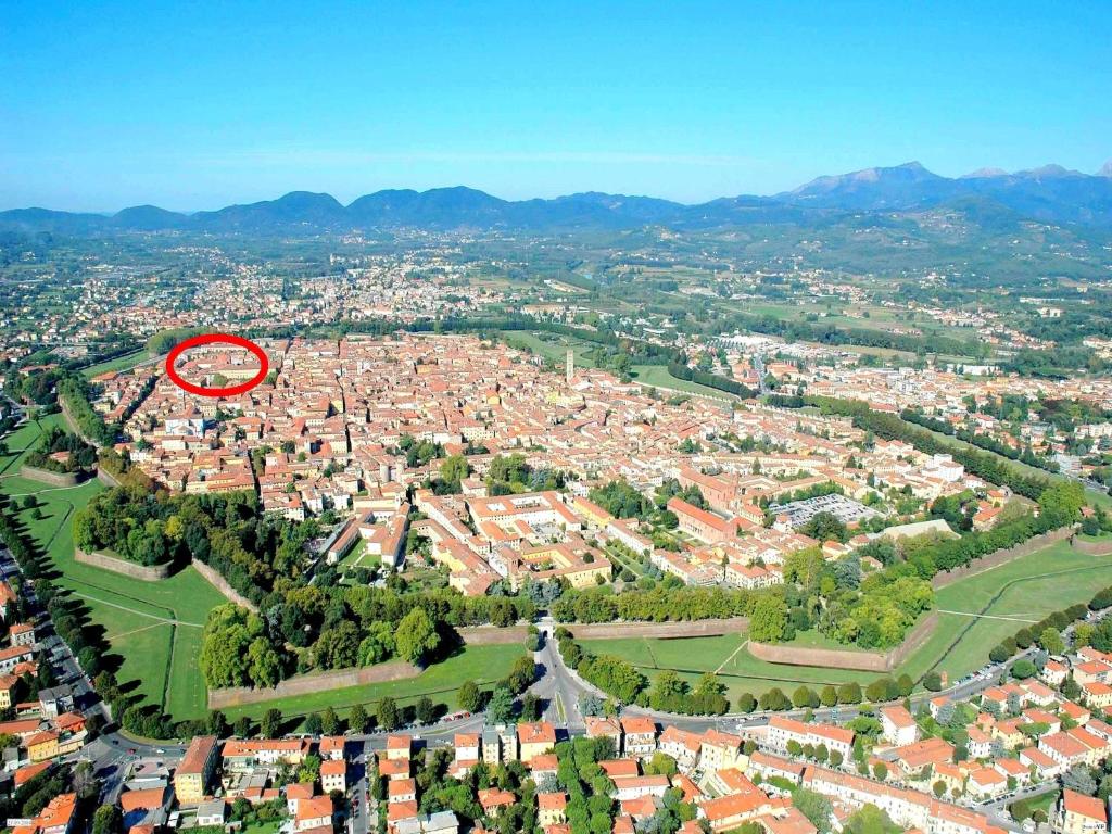 Charming Mansion in Lucca - 1