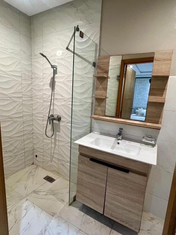 Large 2 bedroom apartment with terrasse in Palmier Casablanca, Casablanca