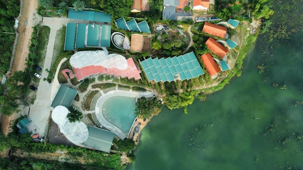 FIFTH SEASON RETREAT 수영장 전경