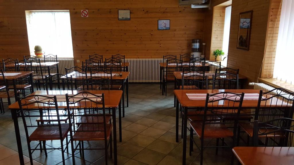 Restaurant, Konse Motel and Caravan Camping in Parnu