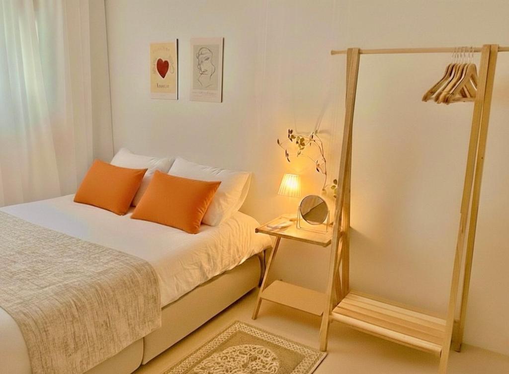 Heart of SEOUL , 3BR&2BD , 2minute walk from subway station , STAY Charm, Seoul
