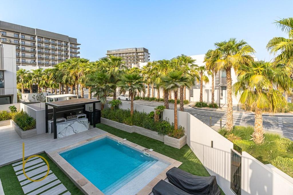 Bookable - 4 Bed Villa with Private Pool and Meydan, Dubaj