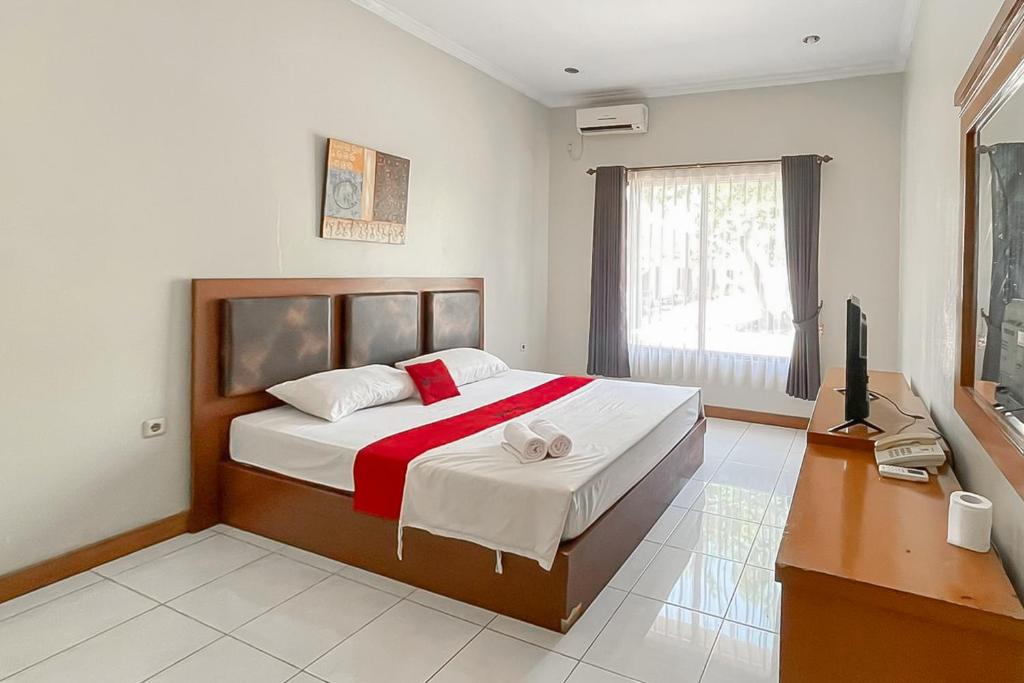 RedDoorz near Exit Toll Kalijati Subang, Pagon