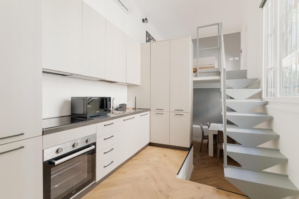 GuestHost - Brera Modern Apartment, Milan