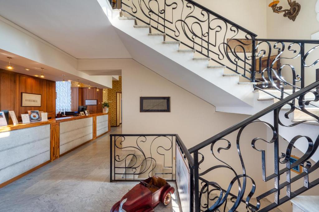 フロント・ロビー