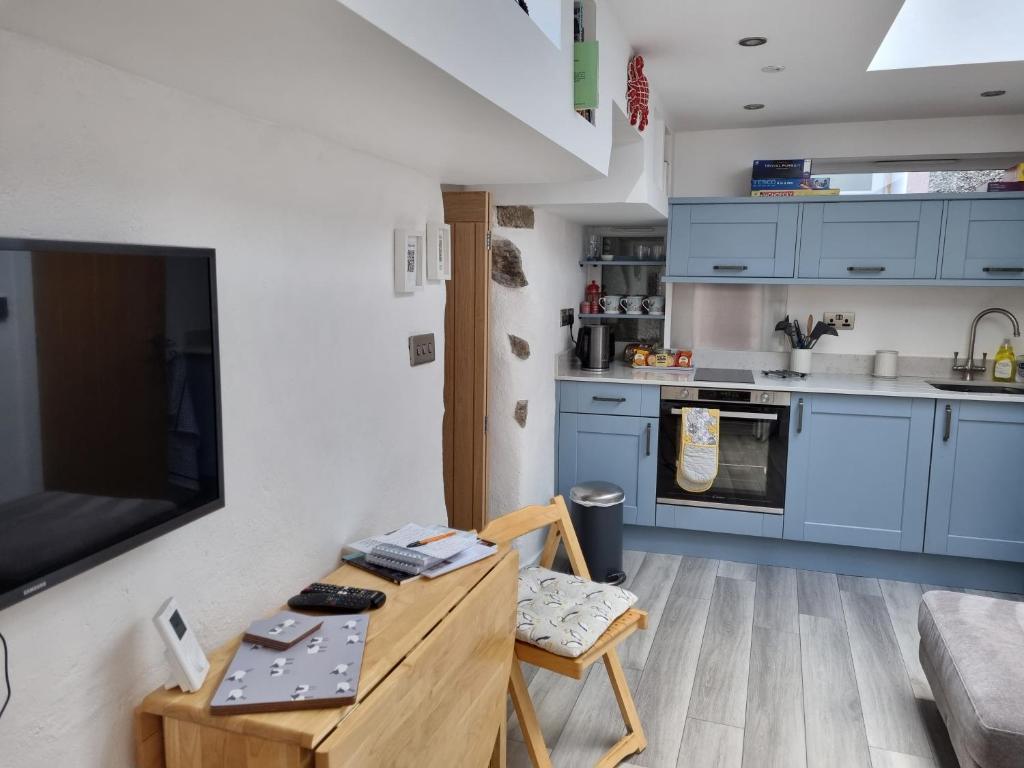 Ferrymans Cottage, Menai Bridge photo 4