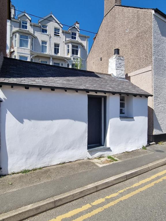 Ferrymans Cottage, Menai Bridge photo 6