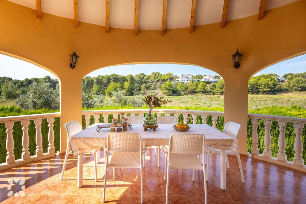 Villa Benlliure by Abahana Villas - 1