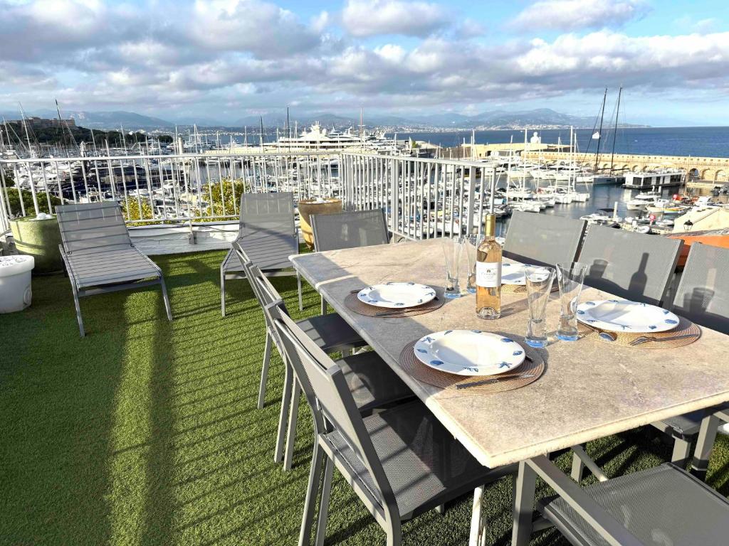 Port Rivage - Townhouse with Rooftop Overlooking the Sea, Antibes