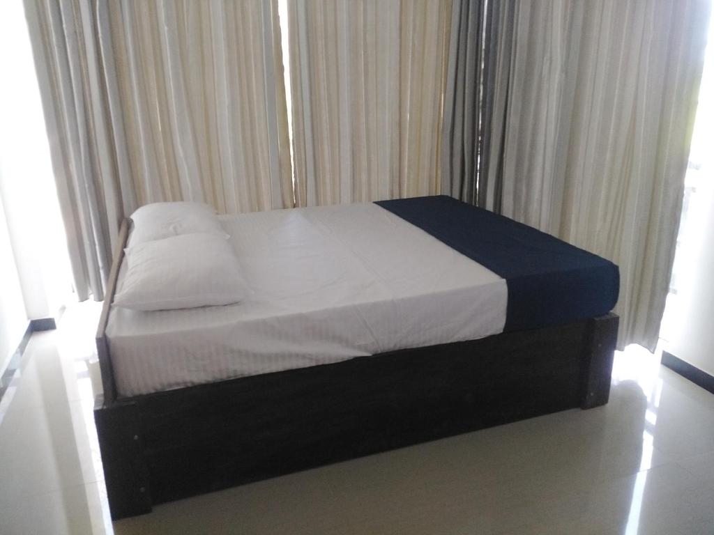 Mayon Guest, Tangalle