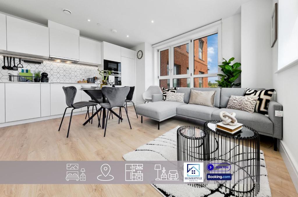 Stylish 2BDR Apartment By Homestyles Hosts Short Lets & Serviced Accommodation Wimbledon With Free Parking, New Malden