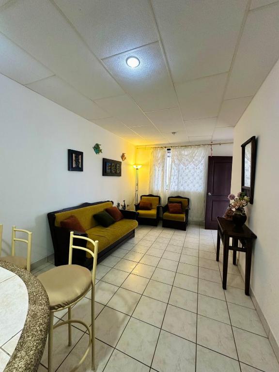 Casa vacacional en Salinas en Urb privada con parqueo piscina y jacuzzi - 2