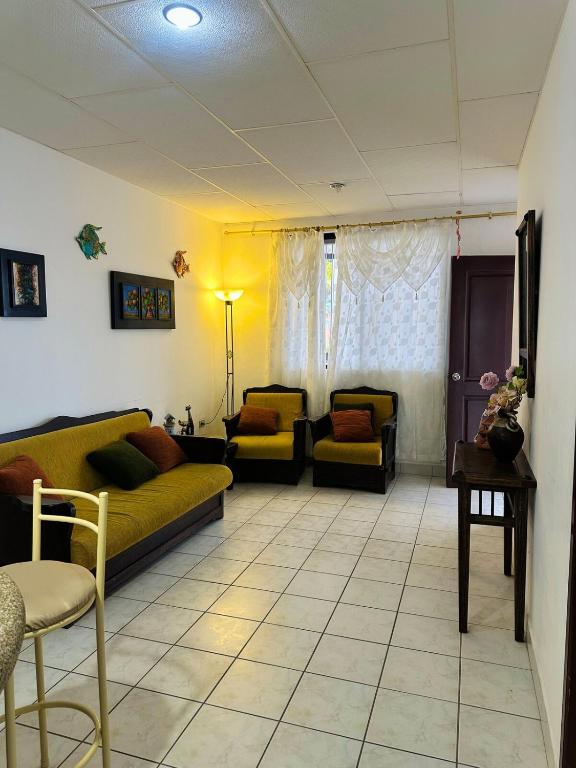 Casa vacacional en Salinas en Urb privada con parqueo piscina y jacuzzi - 4