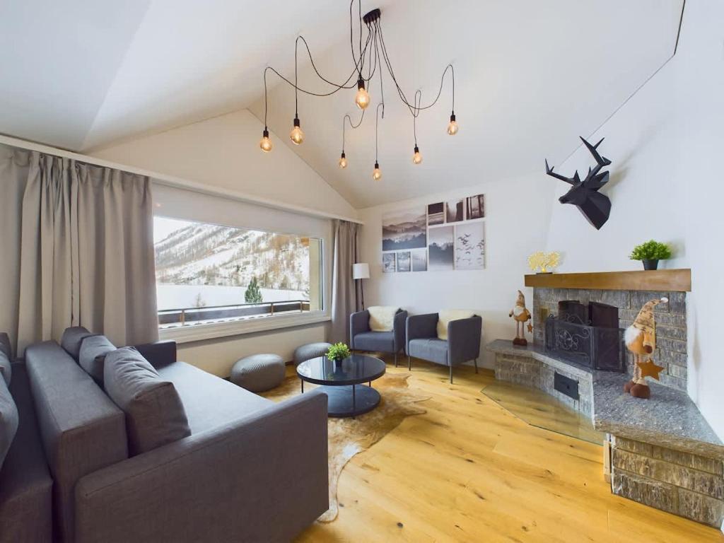 Mountain Majesty Apartment with Stunning Views - 4