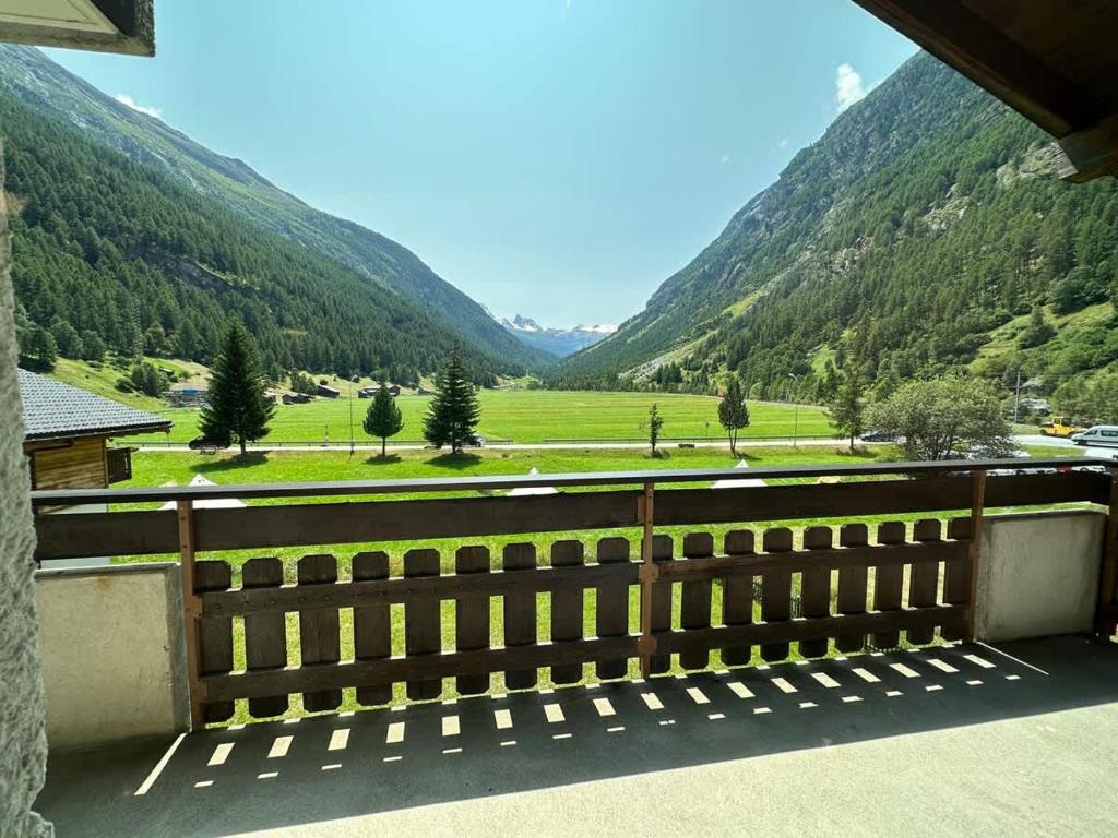 Mountain Majesty Apartment with Stunning Views - 1
