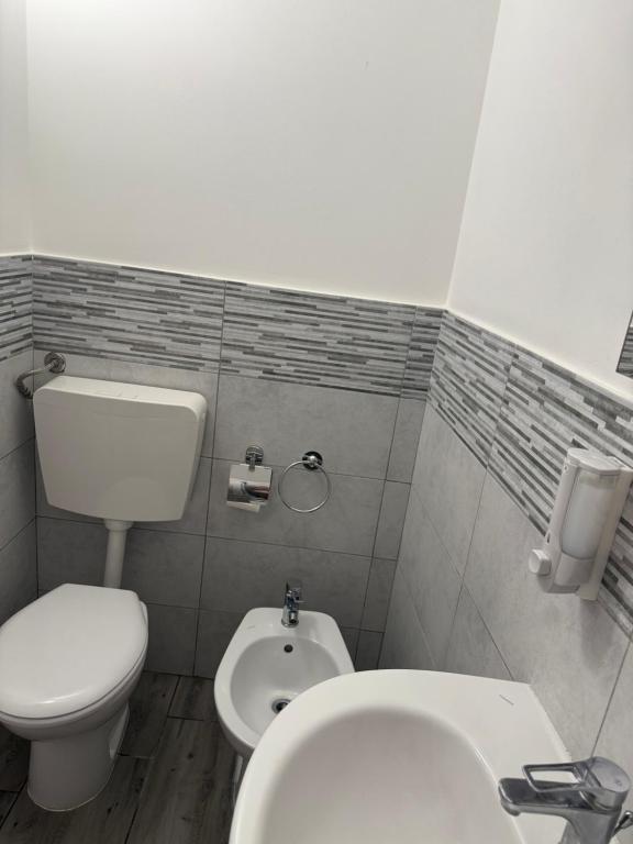 Garibaldi Rooms 2 - 2