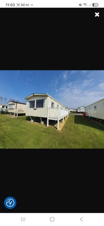 Wilma Retreat, Flower of May, Ebberston