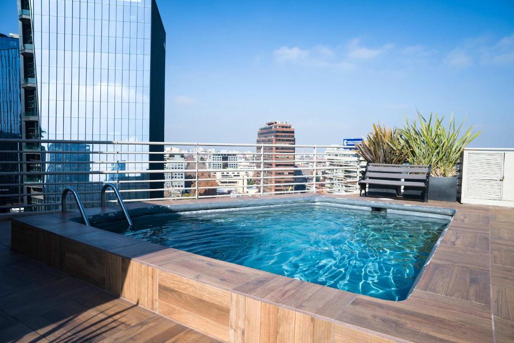 Relax in style near Costanera Center - 2