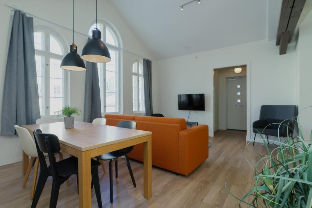 Shared lounge/TV area