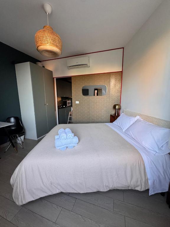 Garibaldi Studio Apt - 4