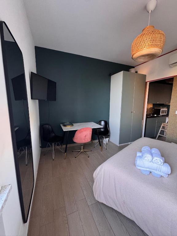 Garibaldi Studio Apt - 5