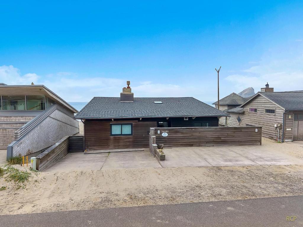 Barnacle Bills, Pacific City