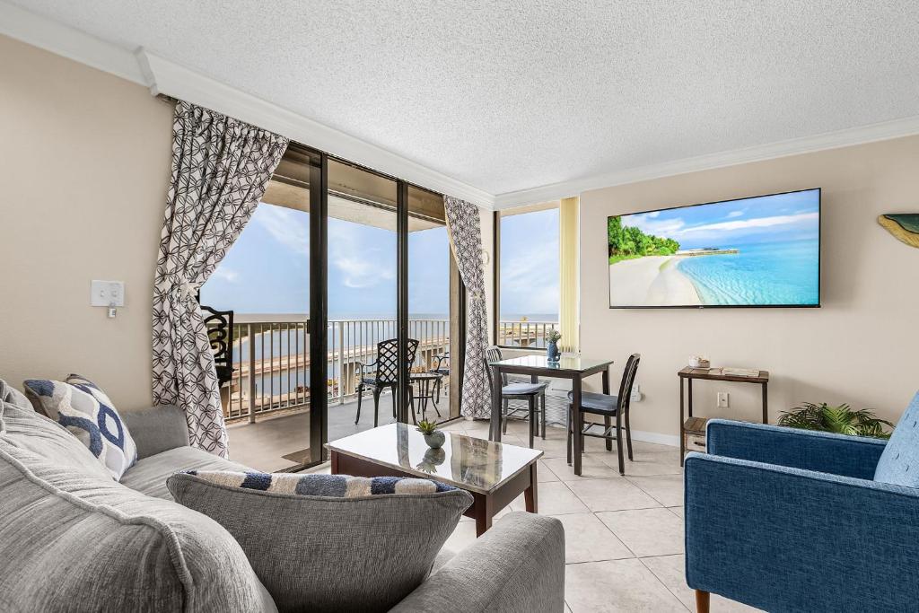 12th Floor Retreat with Unmatched Gulf and Bay Views, Fort Myers Beach