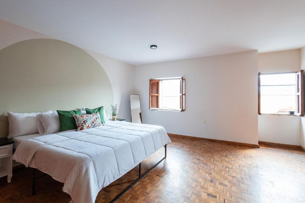 Hermosa Casa en Centro Histórico | 5 hab + Est - 2