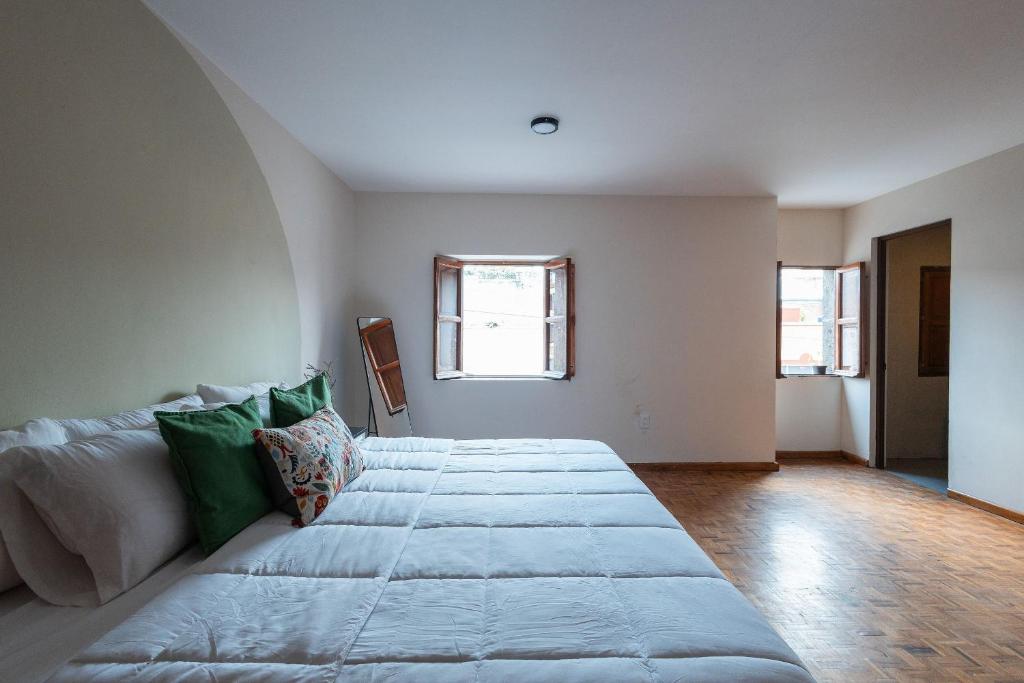 Hermosa Casa en Centro Histórico | 5 hab + Est - 5