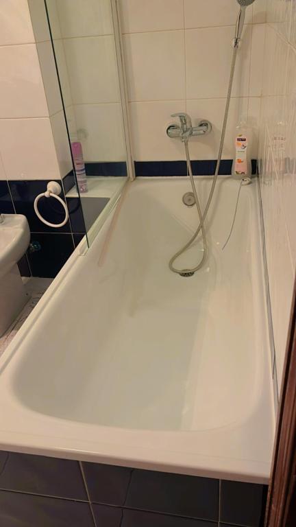 Quarto de Solteiro com varanda centro de Viseu, Viseu