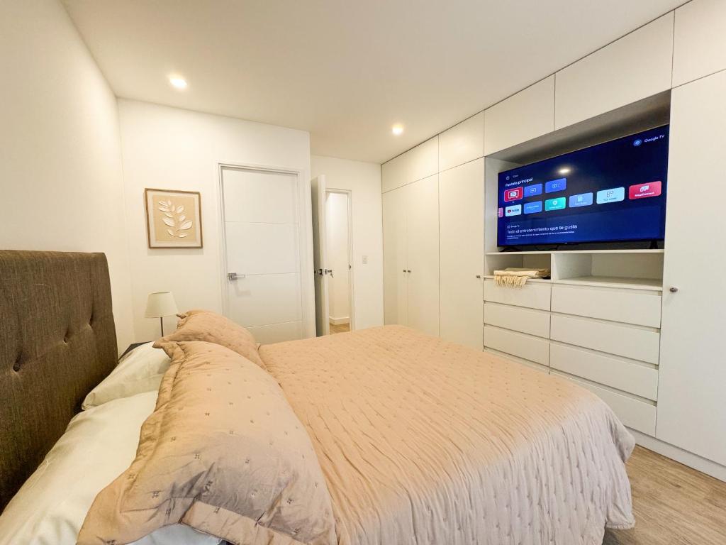 New 2D gym-grill Miraflores 1 block Malecón - 3