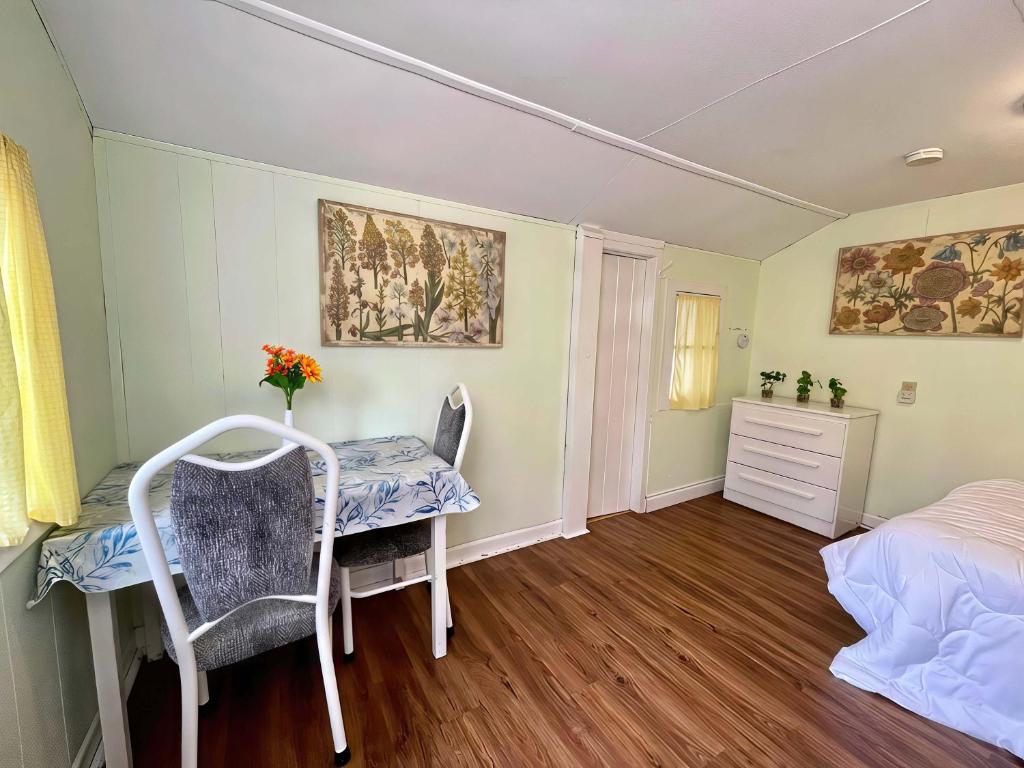 Ambleside - 1-Bedroom Cottage #3, Kawartha Lakes