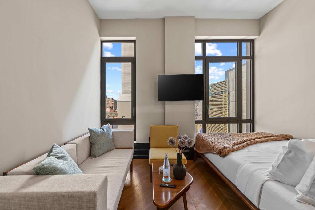 Freeman Upper Studio with Shared Amenities, New York