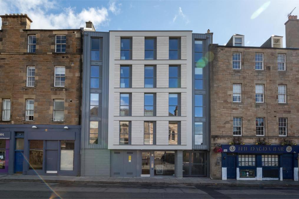 For Students Only - Buccleuch Street in Edinburgh, Эдинбург