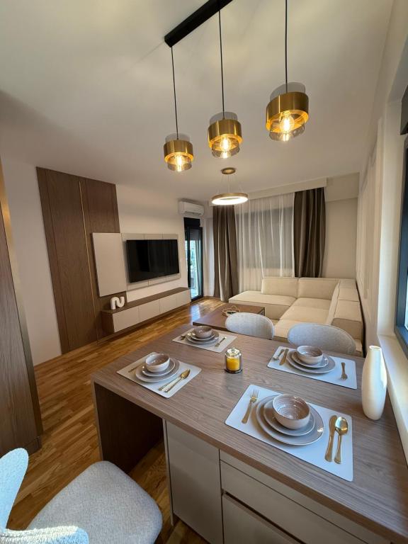 Diamond H, Podgorica