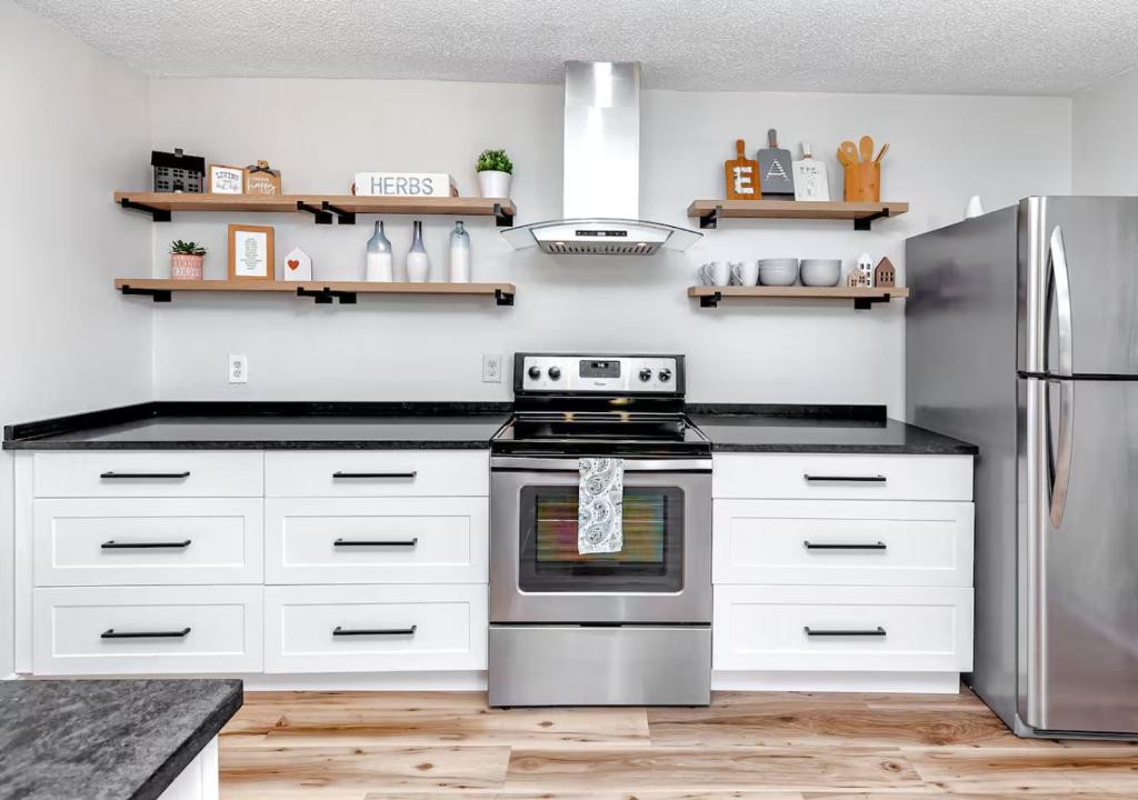 Modern - 8 mins by car to beach - Queen bed - Free parking, Largo