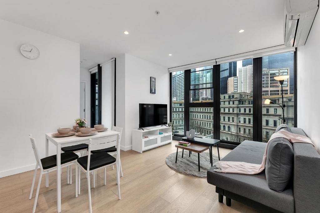 Comfort and Luxe Apt with 2Br 2Bath Pool Sauna and Gym, Melbourne