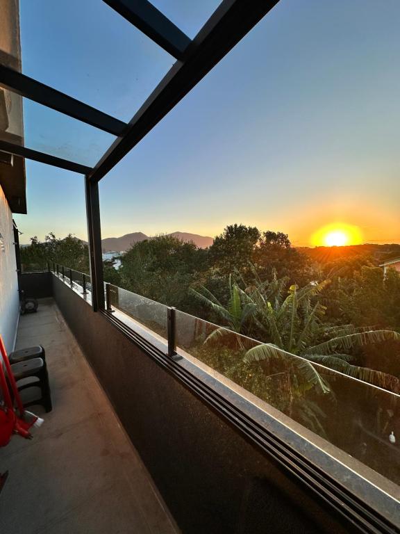 Cobertura com vista pôr do sol, praia do Campeche, Florianópolis