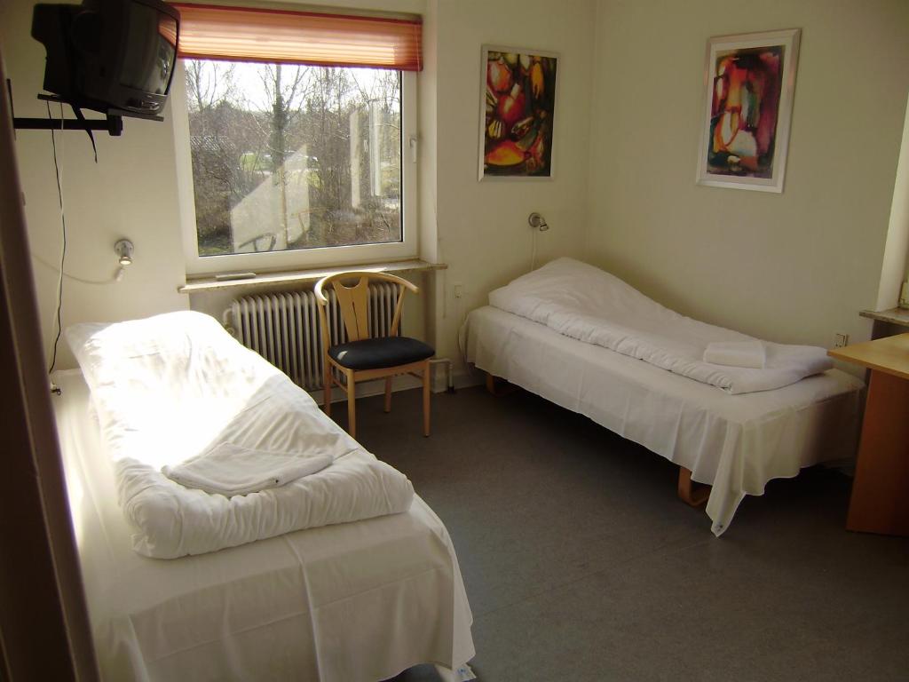 Twin Room with Shared Bathroom