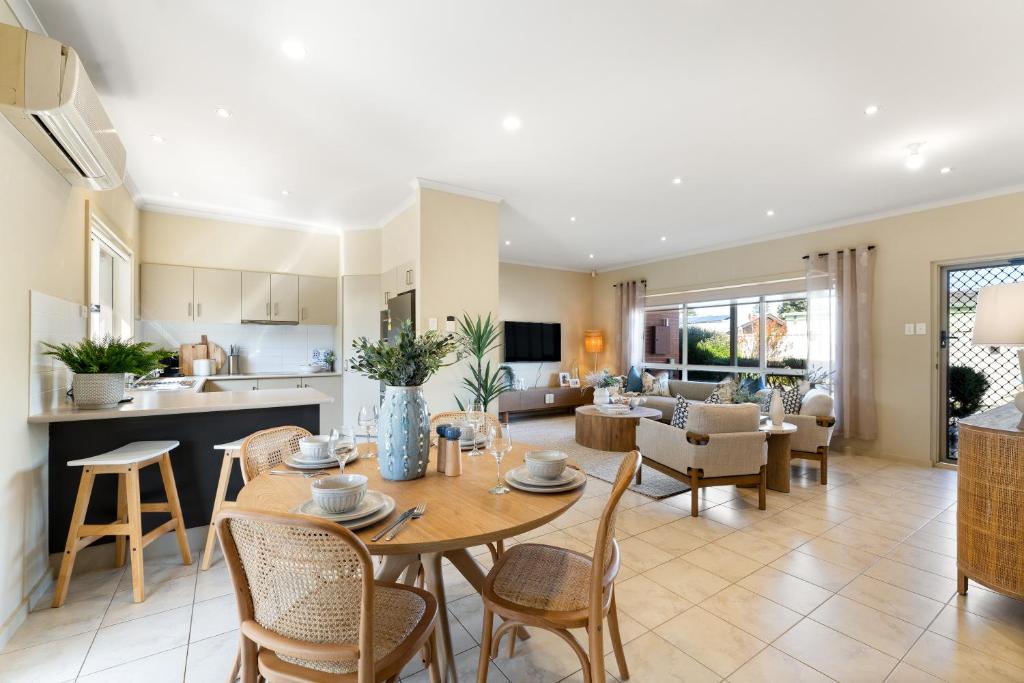 Hinkler on the Lane - Stylish Coastal Escape, Victor Harbor