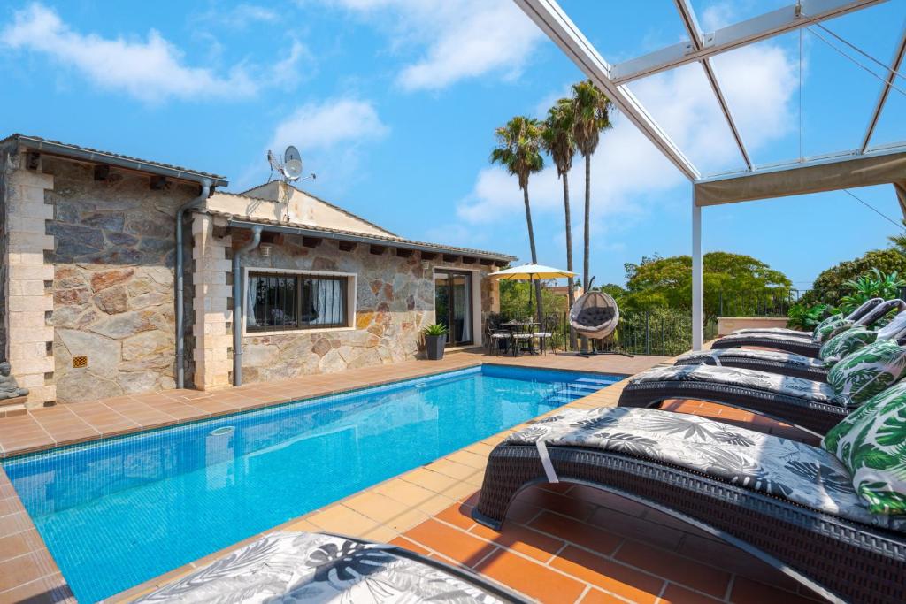 Refugi De Les Aguiles, Lloseta