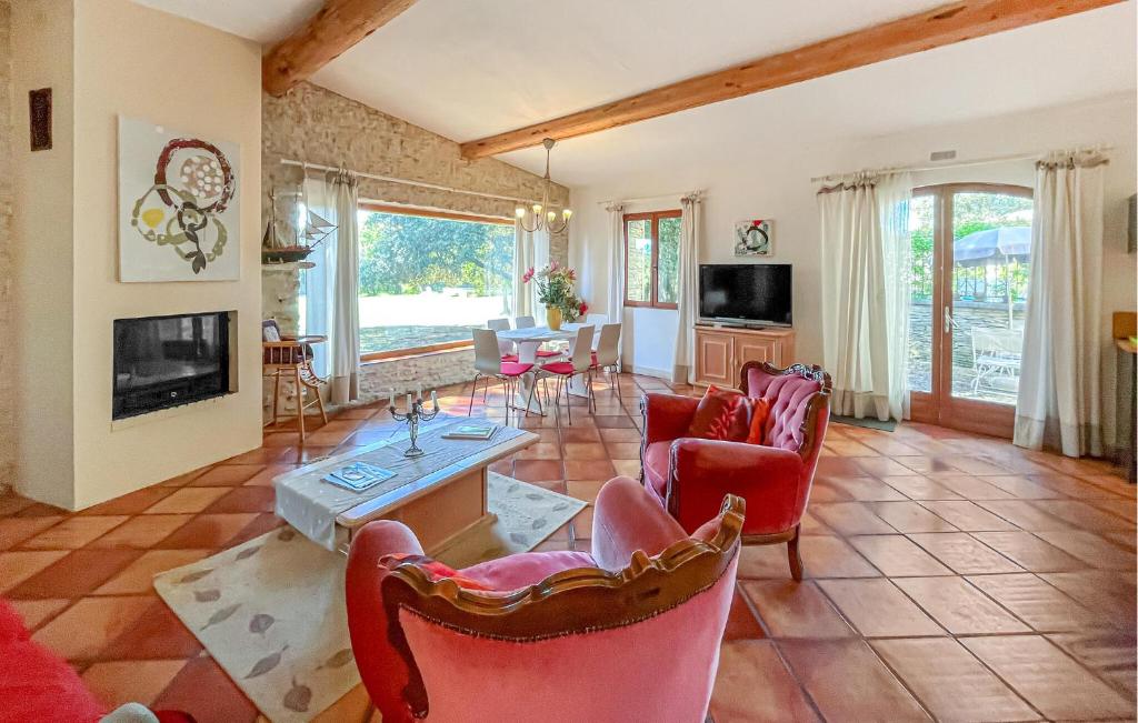 Lovely Home In Uzès With Outdoor Swimming Pool - 4