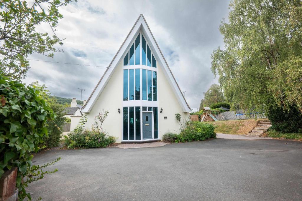 Perfect Retreat With Parking Garden & Great Views, Whitchurch